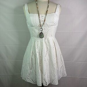 Seni & Cade Size M‎ White Chic Eyelet Mini Dress